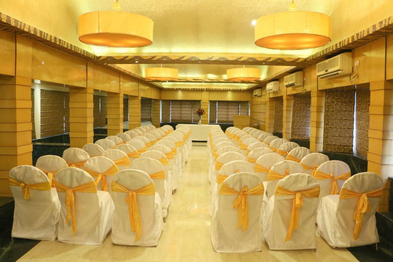 כלכותה Palm Village Resort מראה חיצוני תמונה