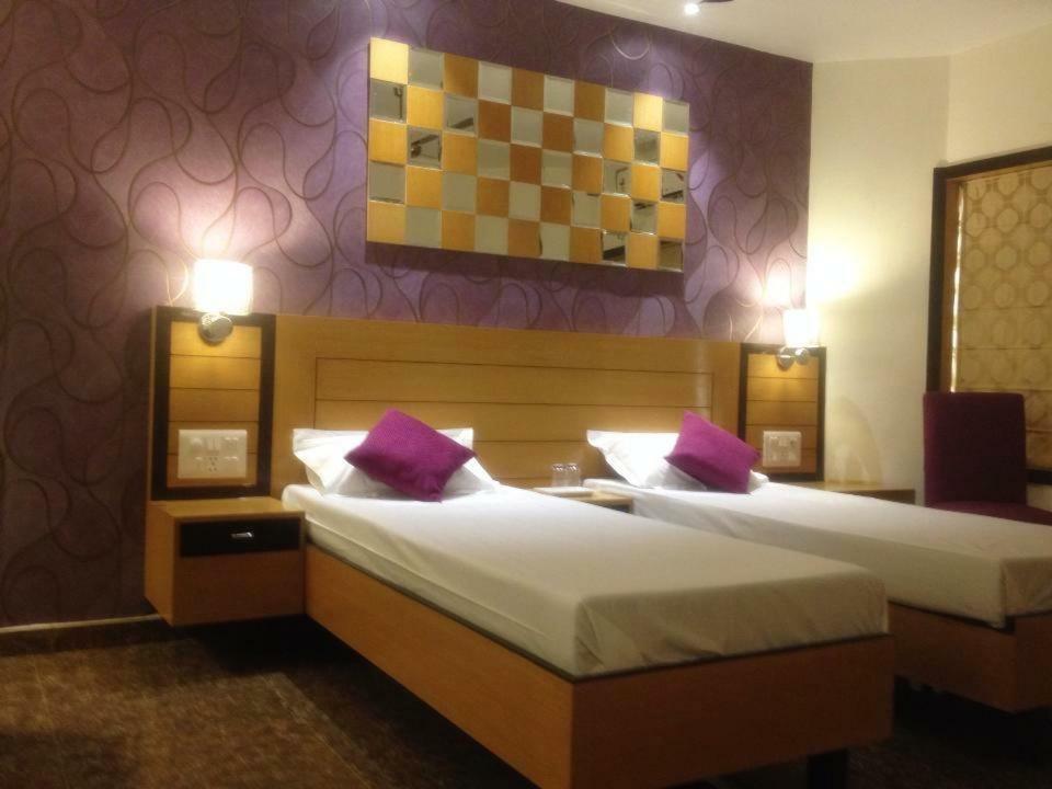 כלכותה Palm Village Resort מראה חיצוני תמונה