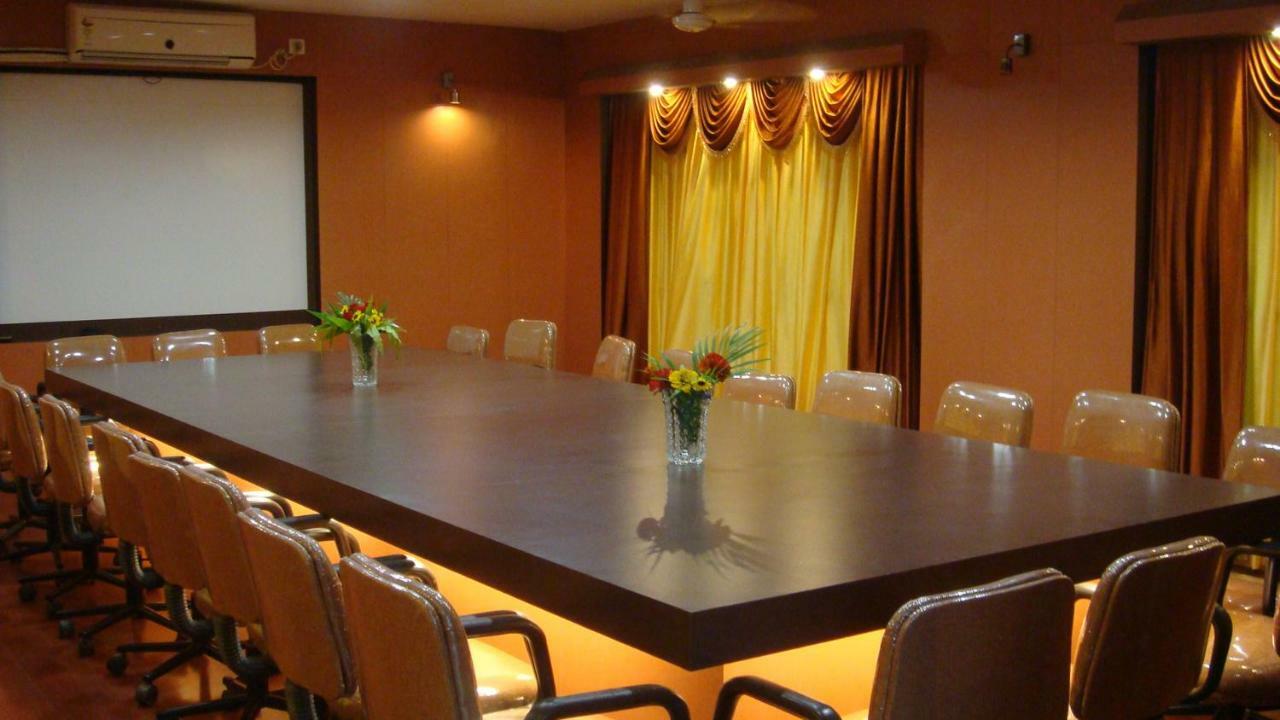 כלכותה Palm Village Resort מראה חיצוני תמונה