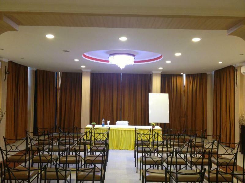 כלכותה Palm Village Resort מראה חיצוני תמונה