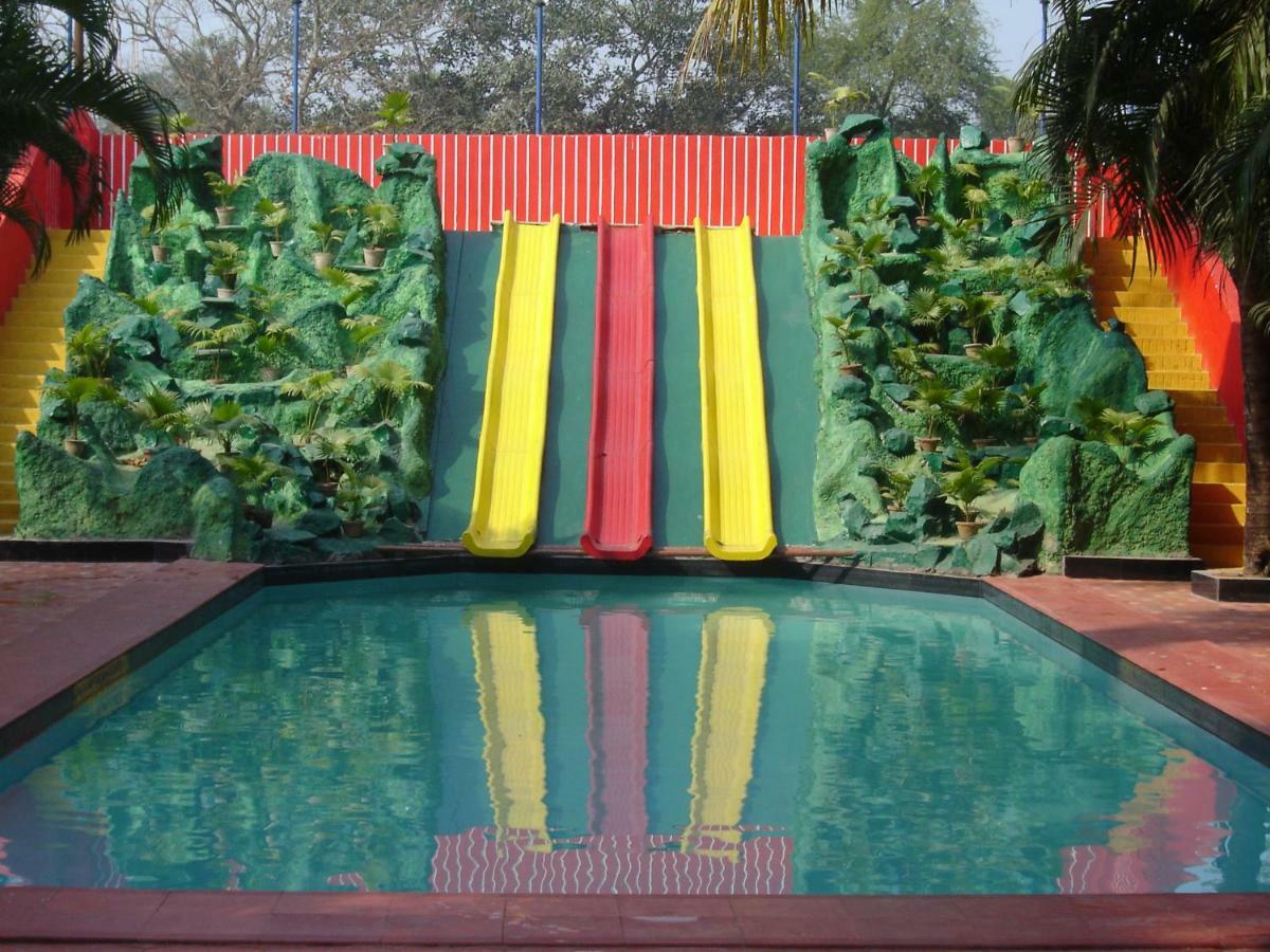 כלכותה Palm Village Resort מראה חיצוני תמונה
